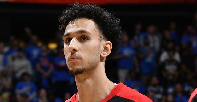 里萨谢分享高薪生活转变：从快餐节俭到提升消费品质与形象管理