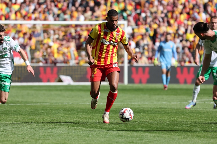 开云APP-斯基拉透露迪乌夫周五将赴国米体检，五年合约年薪达200万欧元