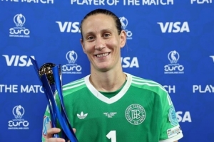 卡恩盛赞德国女足门将的精彩扑救：这绝对是世界级的表现