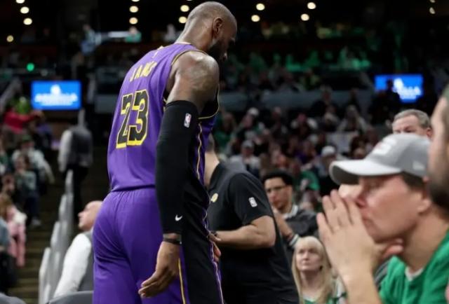 开云-詹皇倒下为湖人敲响警钟？紫金众将无惧魔鬼赛程