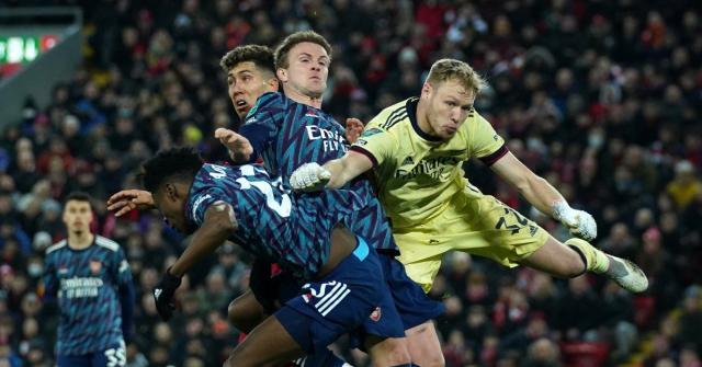 1642122253088004880.jpg Arsenal-goalkeeper-Aaron-Ramsdale-punches-a-cross-away-under-pressure-against-Liverpool-1200x629.jpg