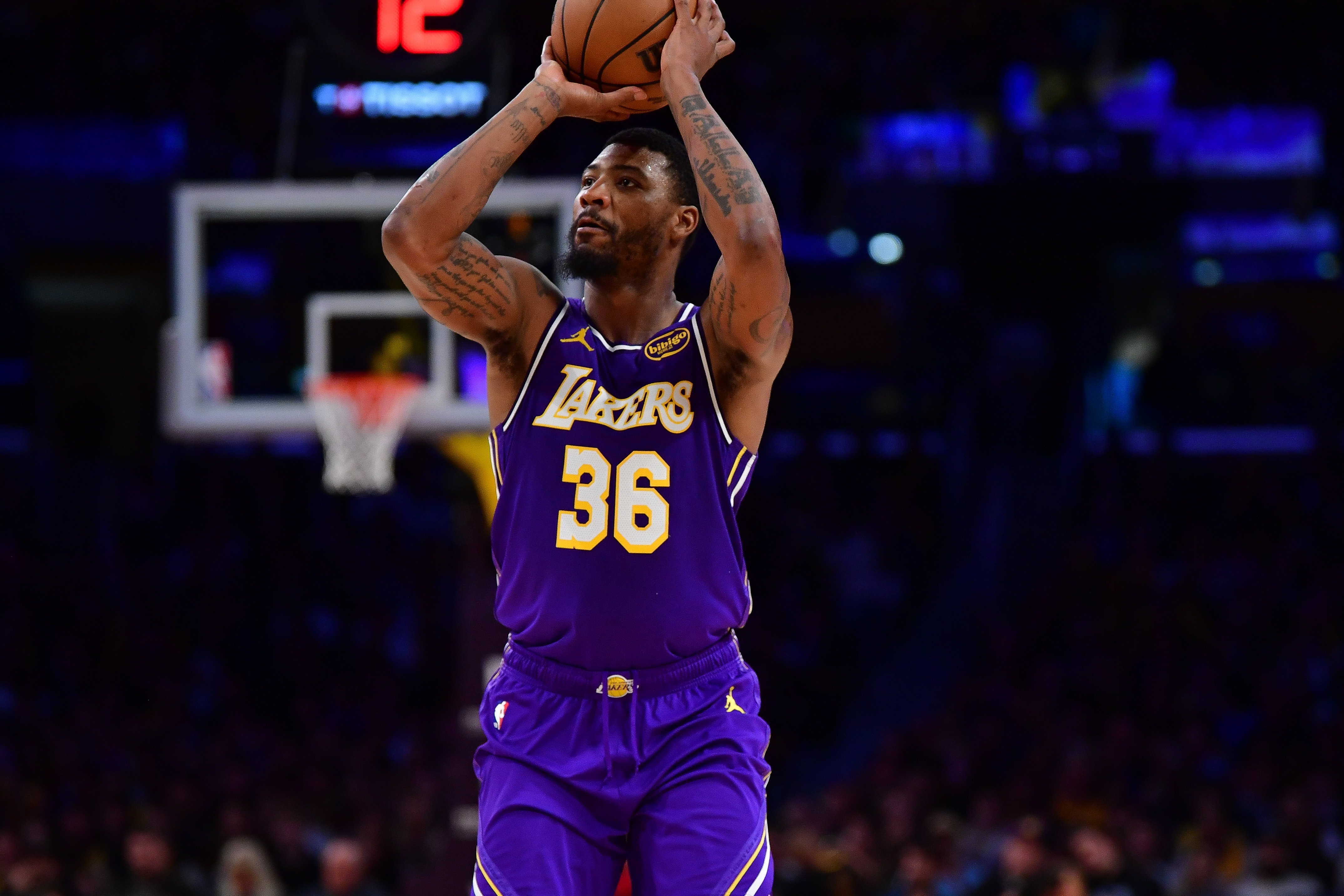 防守+空间都被针对！点名东詹&amp;放空斯玛特 湖人高端局一碰就碎？